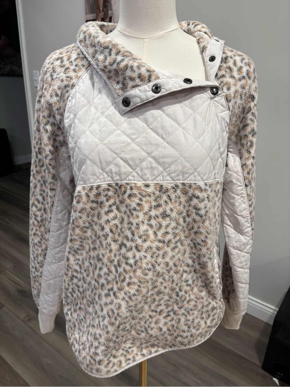 Abercrombie & Fitch Leopard Sherpa Quilted Pullover Small Cozy Fleece